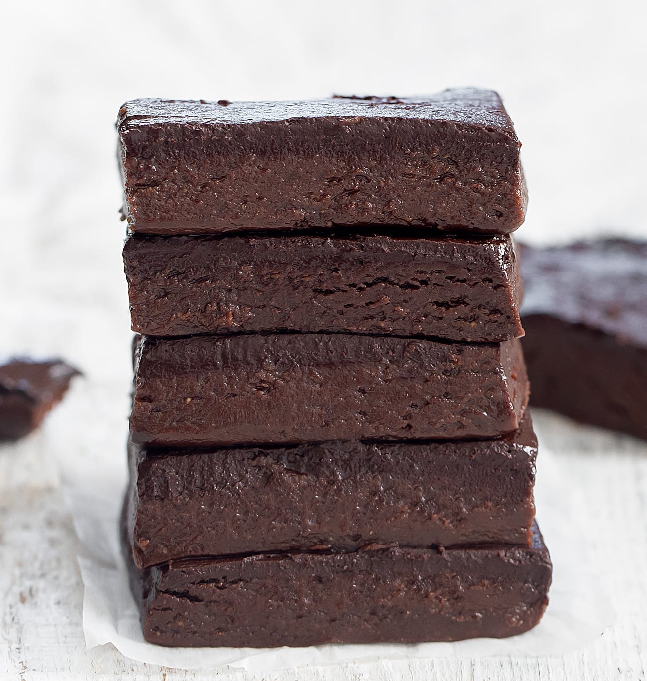 Satisfy Your Chocolate Cravings With This 3-Ingredient No-Baked Chocolate Brownies